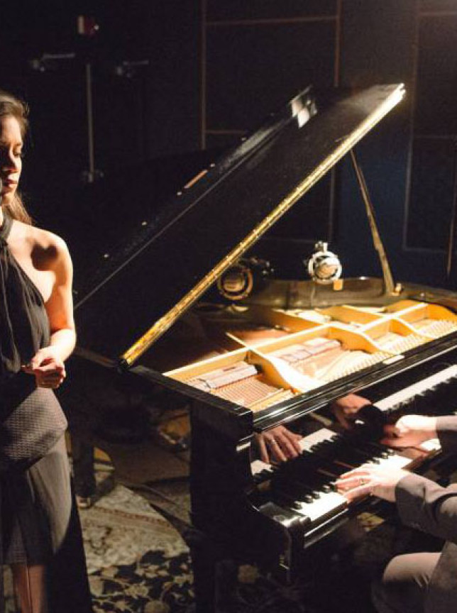 Auckland's Quantum Blue Duo delivers an elegant jazz and contemporary performance with a vocalist and grand piano.