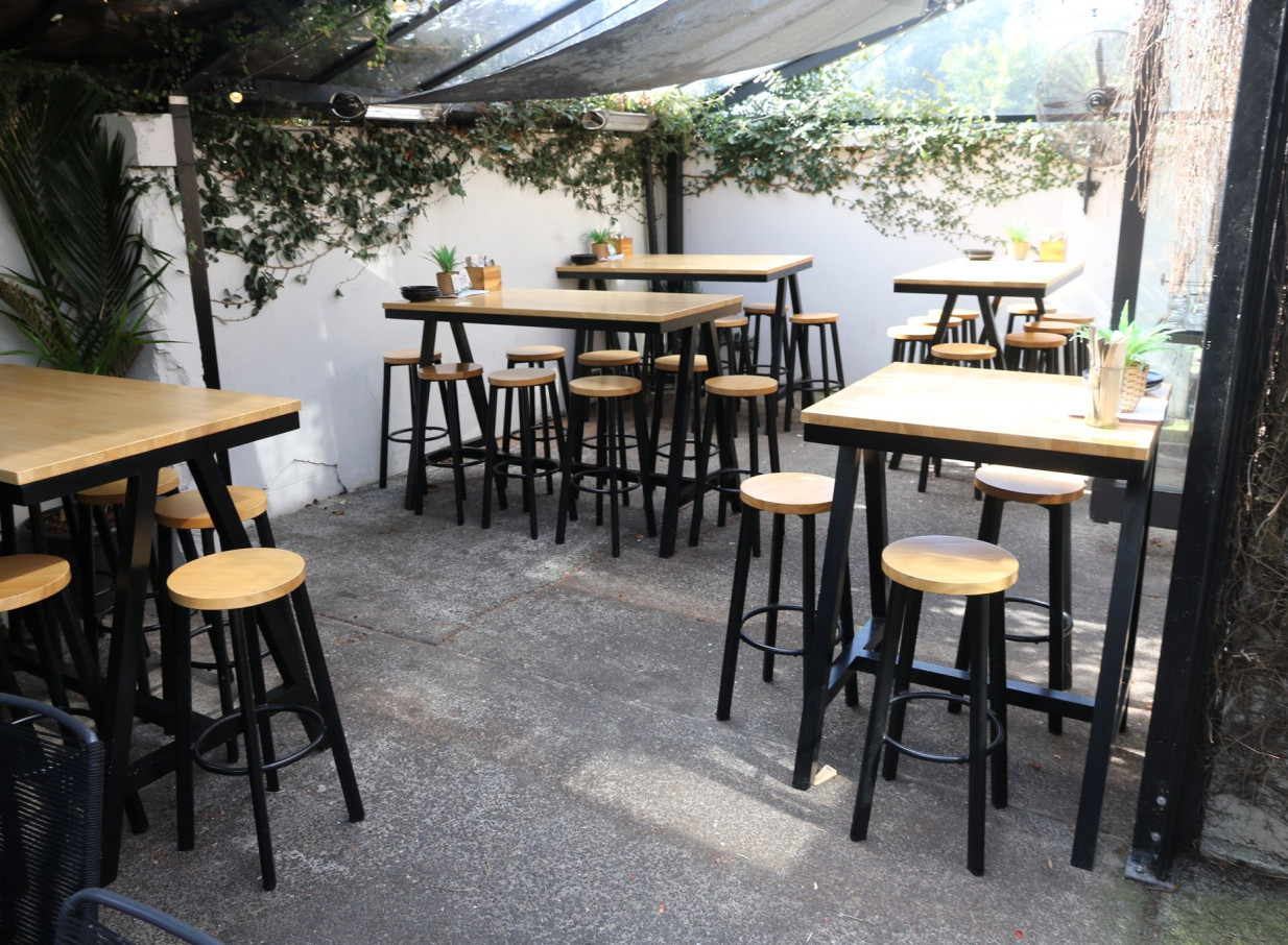 Rosanna's, an Auckland garden bar, features a lush, oasis-style outdoor bar area with high tables.