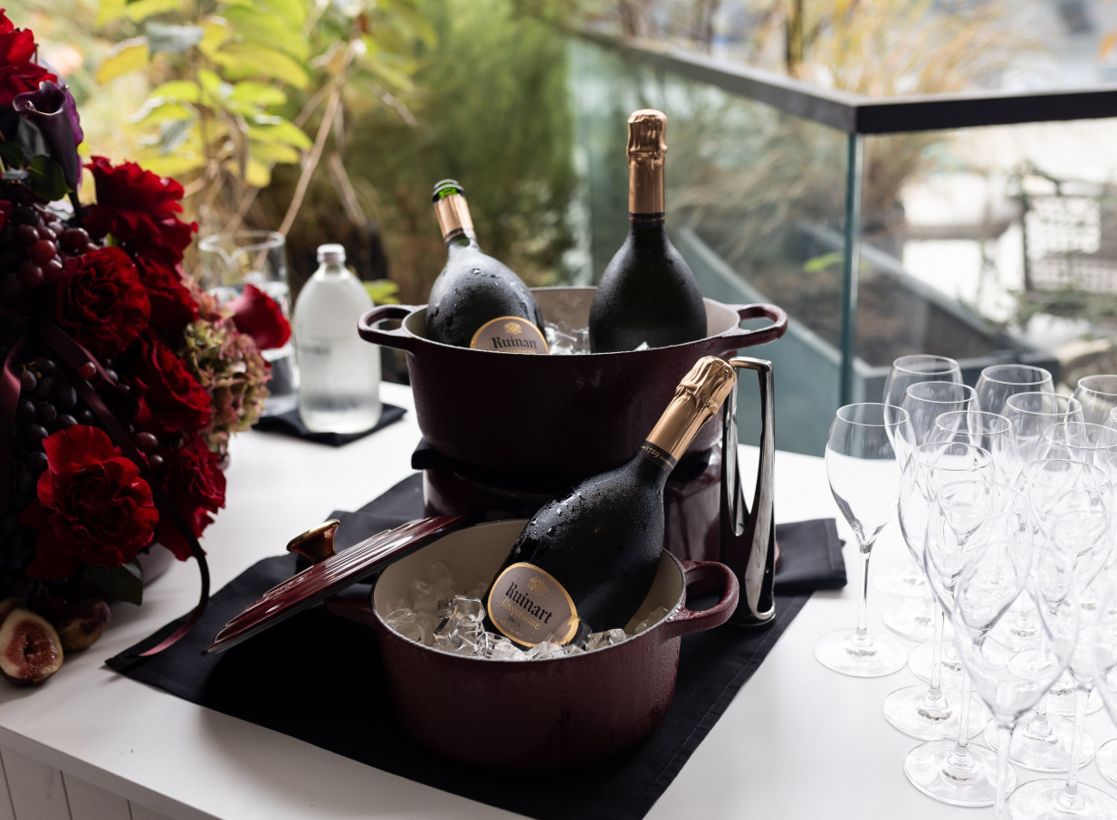 A modern champagne bar setup on Onslow's sophisticated Auckland terrace, highlighting its indoor-outdoor blend.