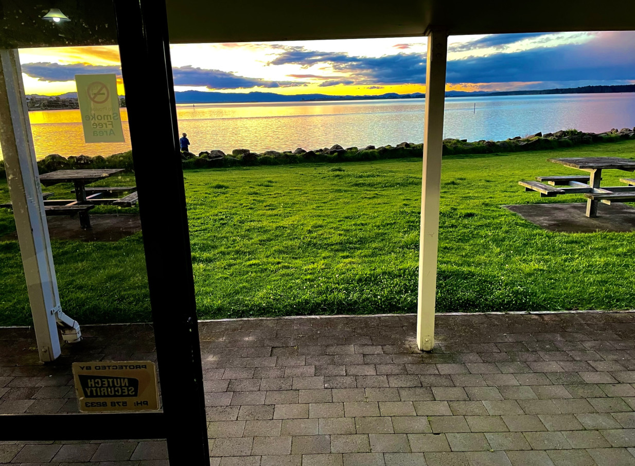 Tauranga Fish and Dive Club’s relaxed coastal venue features an outdoor area with stunning harbor views at sunset.