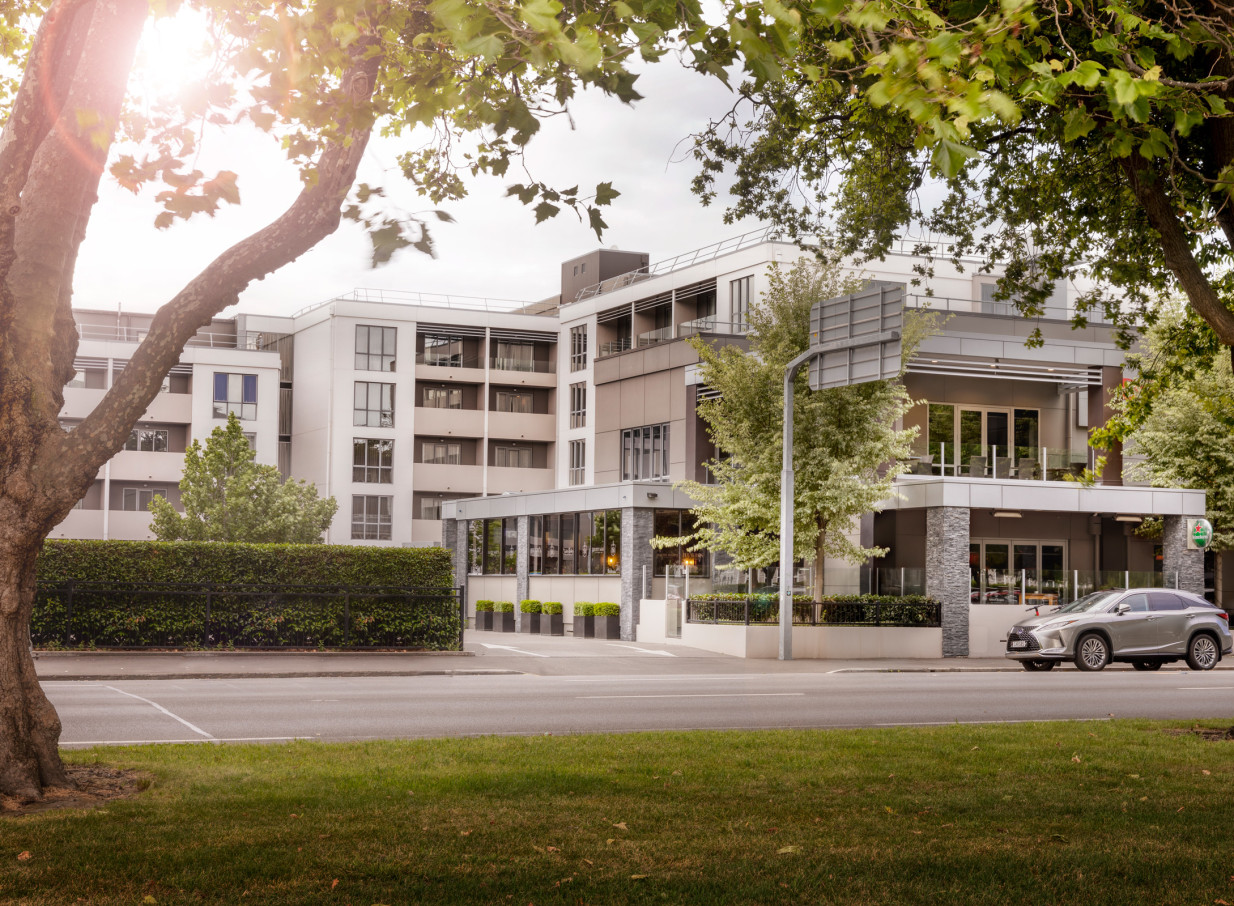 The modern, contemporary Kiwi-designed exterior of Rydges Latimer Christchurch hotel, seen from the street.